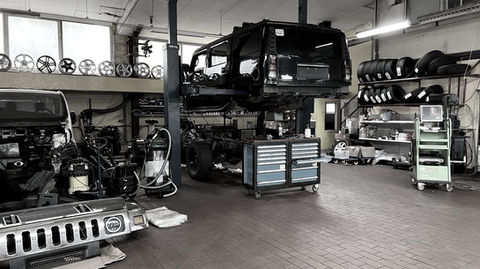 Auto zur Reparatur bei Boxenstop