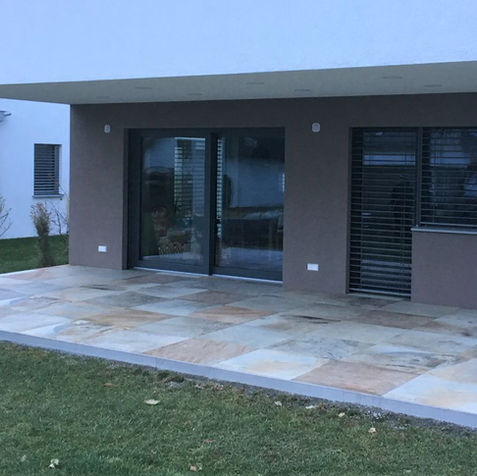 Terrassenboden mit Keramikfliesen