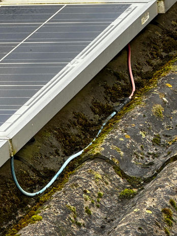 Stecker an PV-Anlage