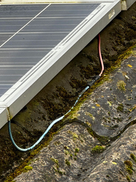 Stecker an PV-Anlage