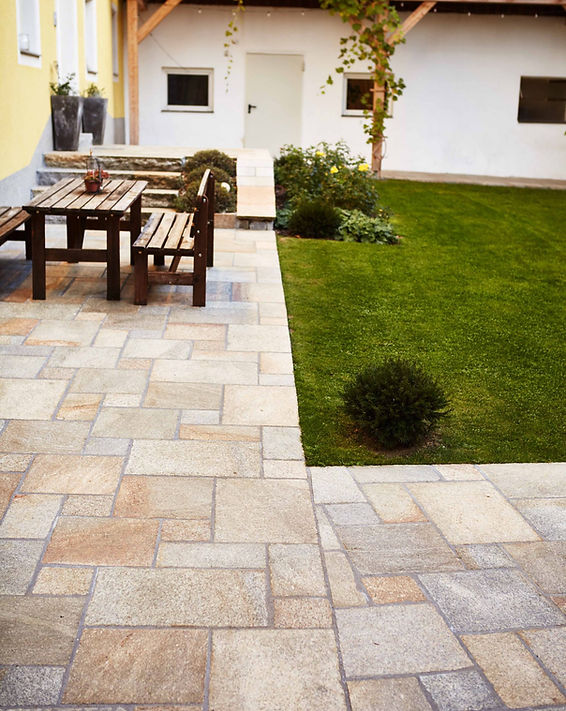 Naturstein-Terrassenboden verlegt von Emanuel Schinnerl e.U. Steine - Fliesen - Zubehör