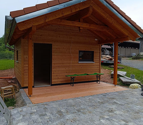 Holzhütte realisiert von der Zimmerei Maschauer