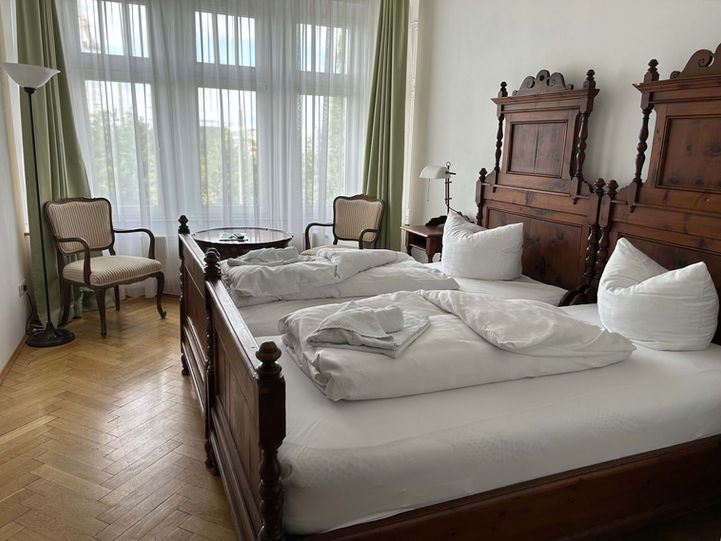 Double bed in the Jahrhunderthotel Leipzig