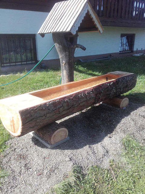 Holzbrunnen traditionell hergestellt von Franz Riepl in Kärnten