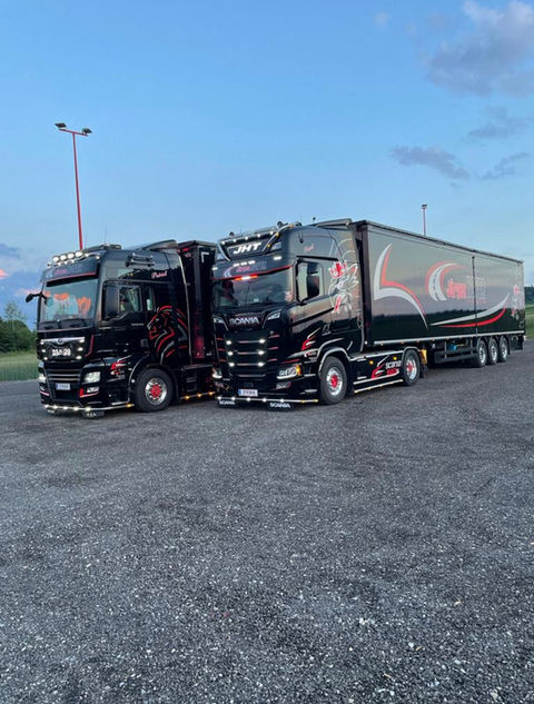 Lkws der Jürgen Hofer Transporte GmbH