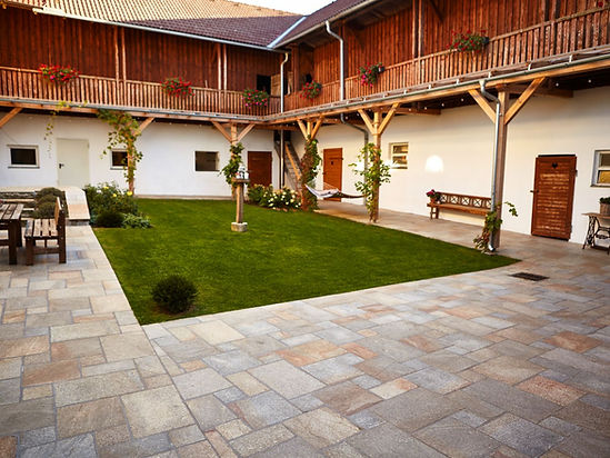 Naturstein verlegt von Emanuel Schinnerl e.U. Steine - Fliesen - Zubehör