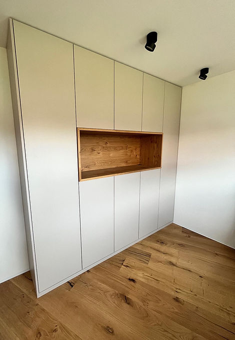 Kleiderschrank maßgefertigt in der Holzwerkstatt Bodensteiner