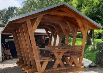 Sitzgruppe gefertigt von der Zimmerei Maschauer