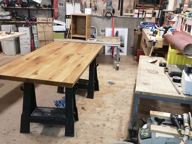 Holztisch wird gefertigt in der Tischlerei Frey