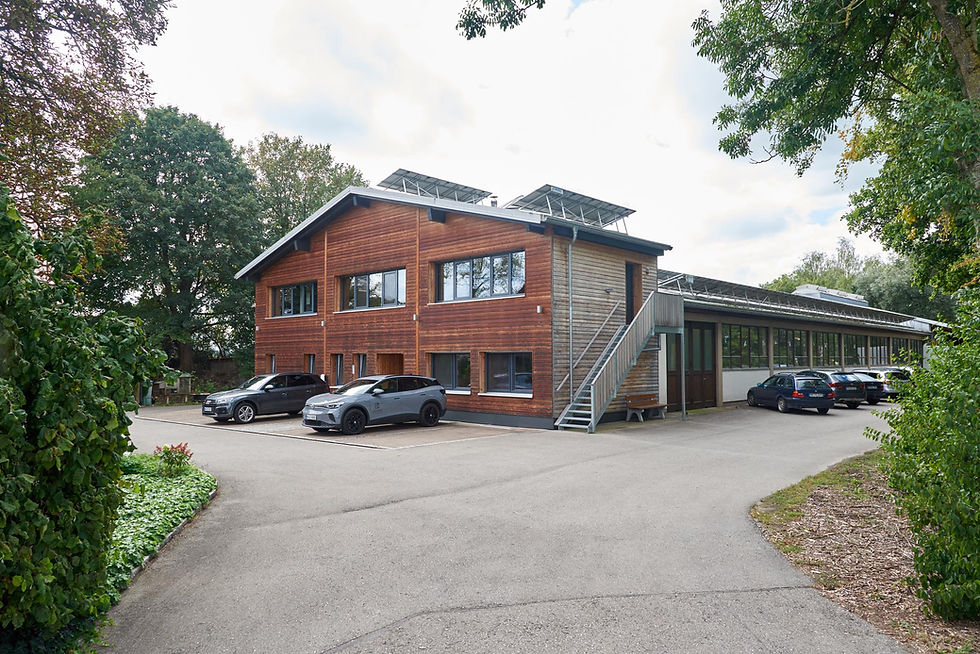 Firmengebäude der Schreinerei Eisenschmid in Salgen im Unterallgäu