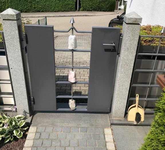 Tür im Außenbereich von Metallbau Klostermair