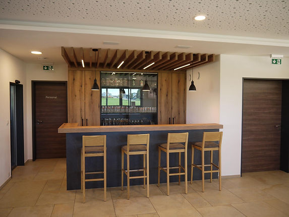 Barbereich in Gastronomiebetrieb umgesetzt von der Schreinerei Eisenschmid
