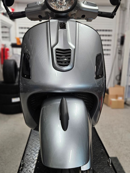 graues Moped