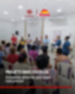 Oferecendo dignidade e segurança alimentar: o Projeto Mais Escolha entrega cartões-alimentação para famílias em vulnerabilidade.