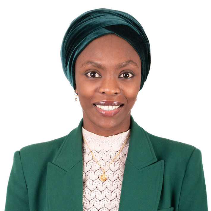 Professional LinkedIn portrait photographed by 2Frames in Montreal