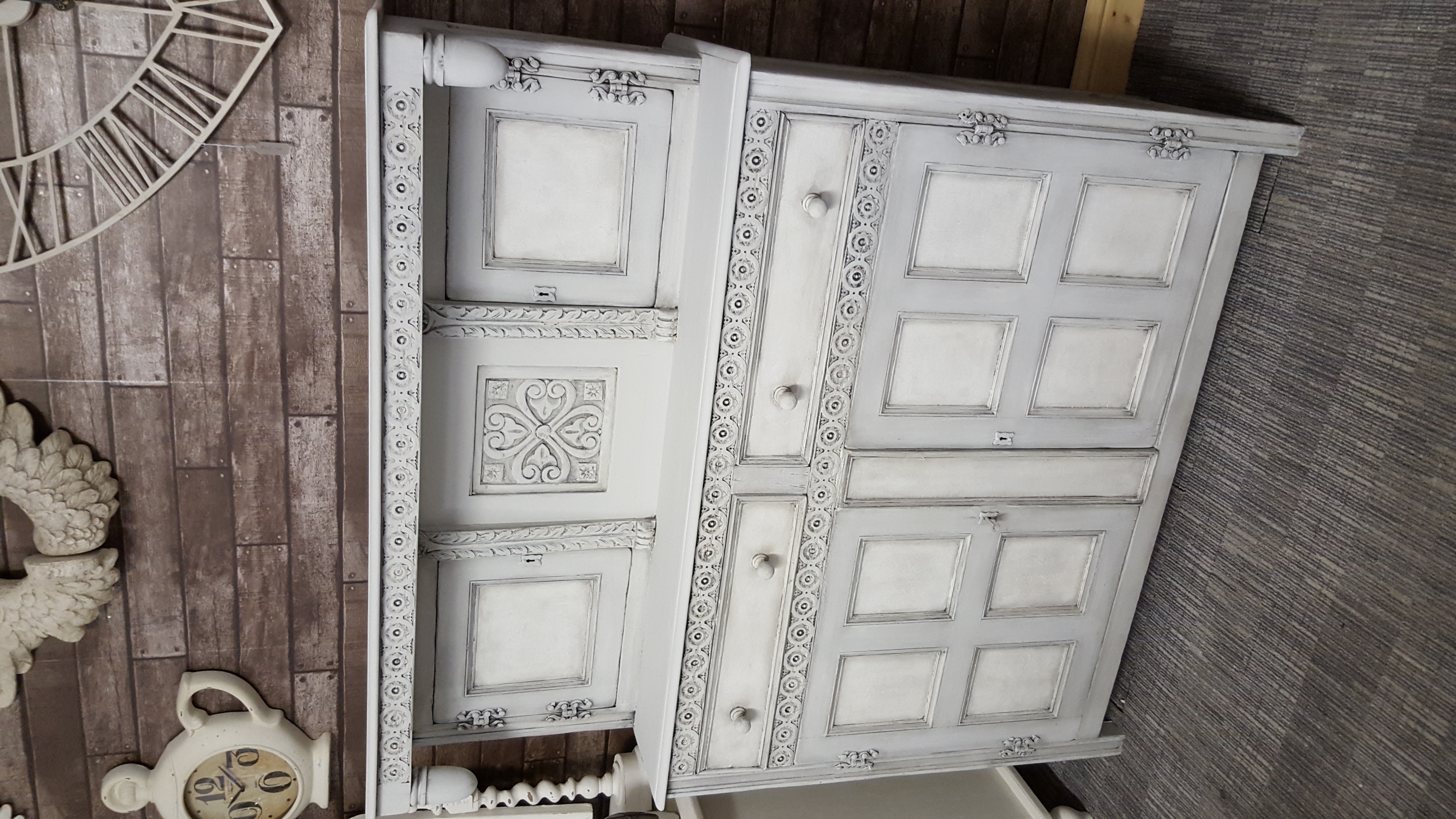 court cupboard