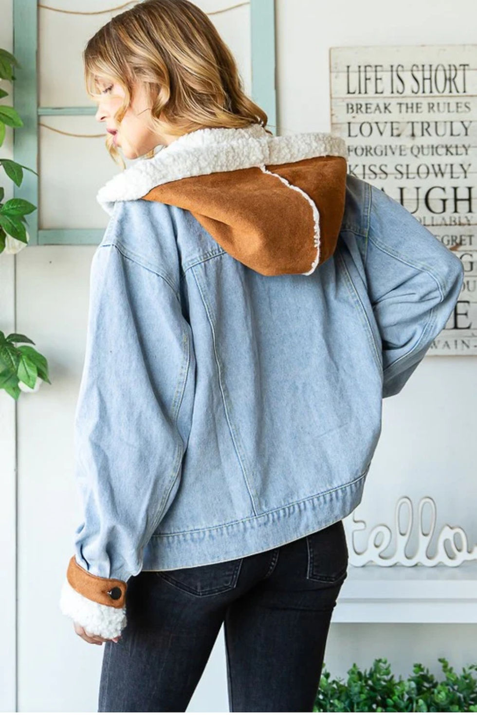 Thumbnail: SUEDE CONTRAST HOODED SHERPA DENIM JACKET