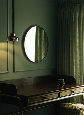 hot-tea-table-vintage-style-room.jpg