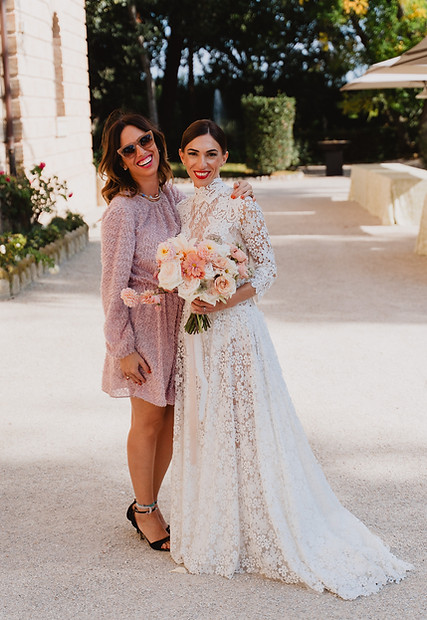 It could be added to the two photos with the white bouquet... in the same area..jpg