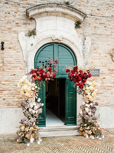 To replace the photo of the newlyweds kissing - Floral Design.jpg