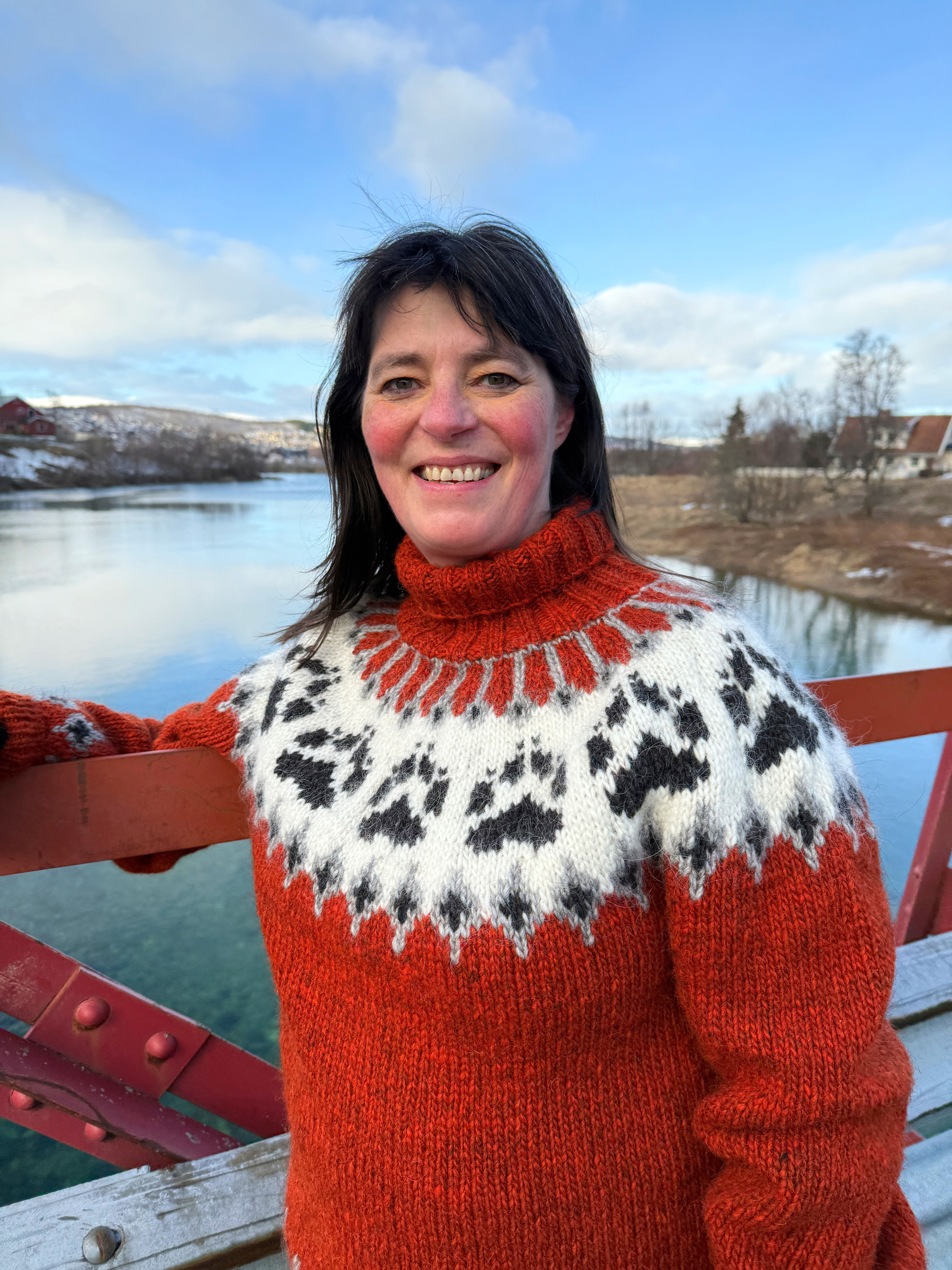 10011 Villmarksgenser i Alafosslopi brent oransje, designet av Linka Neumann