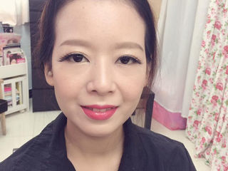 感謝佳諭成功下訂11/22日新秘服務。
無辜眼設計，眼尾拉長製造年輕感，不以大眼為主題。
‪#‎噴槍彩妝超讚‬