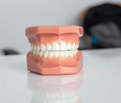 How Dubai’s Dental Experts Diagnose Teeth Grinding