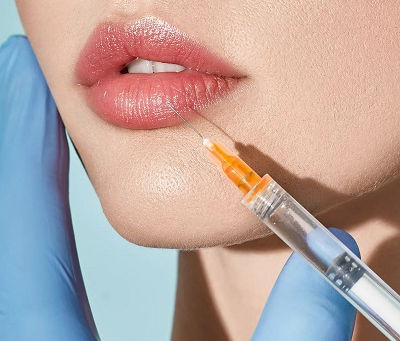 حقن الشفاه مقابل ملمع الشفاه