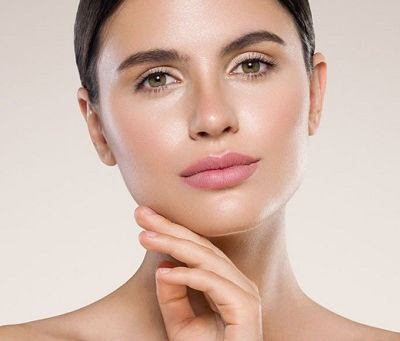 فهم الفوائد التجميلية لحقن الفيلر الجلدي