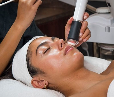How OxyGeneo Facial Enhances Skincare Product Efficacy