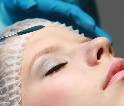جراحة تجميلية لتحديد خط الفك