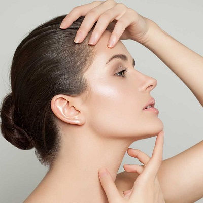 هل يمكن لعملية شفط دهون الذقن المزدوجة تحسين تناسق ملامح الوجه؟