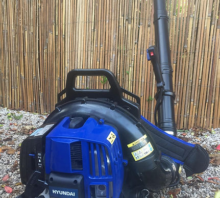 Hyundai backpack leaf blower, 170MPH 52cc 2 stroke with harness.