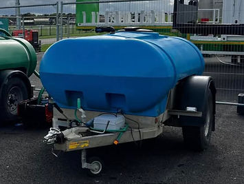2000 Litre Fresh water bowser with auto on / off 240v pump. provided with on demand pump to suit your requirements.