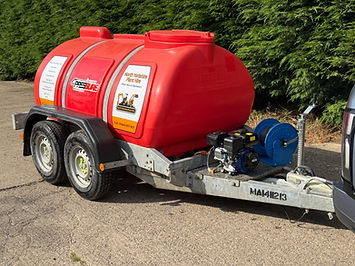 3950 psi pressure washer mounted on a 2000L Western bower.