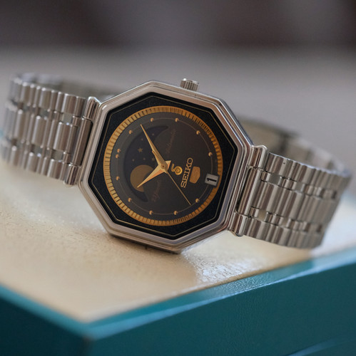 Tinsdaros　 7f32-5000 SEIKO ムーンフェイズ For sale a nice and rare Seiko Quartz Moonphase 7F32-5000