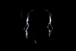 Entre sombras como niño
