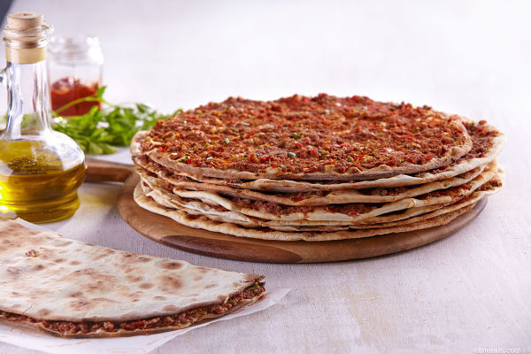 Manakeesh Meat 
منقوشة لحم بعجين