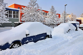 Voiture couverte de neige