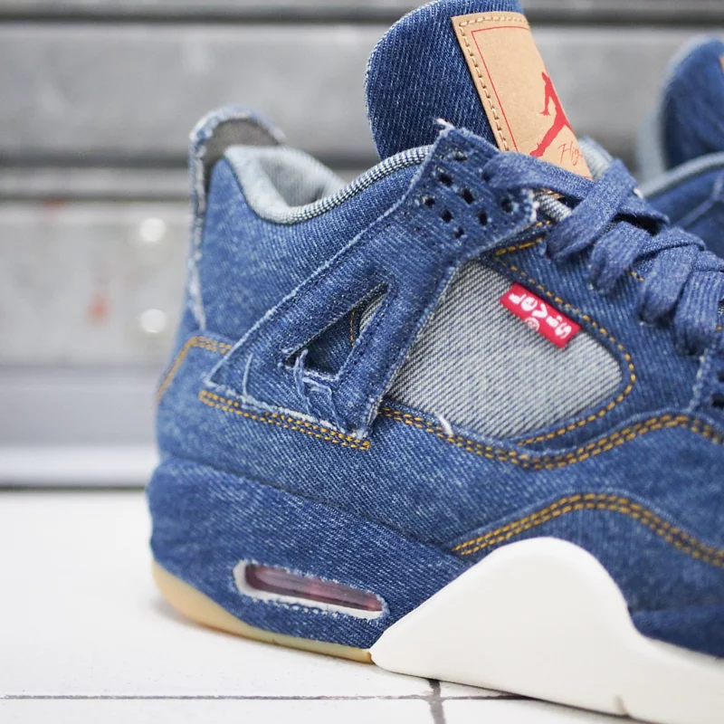 縮圖：Air Jordan x Levi's Retro 4 "Denim" A02571-401