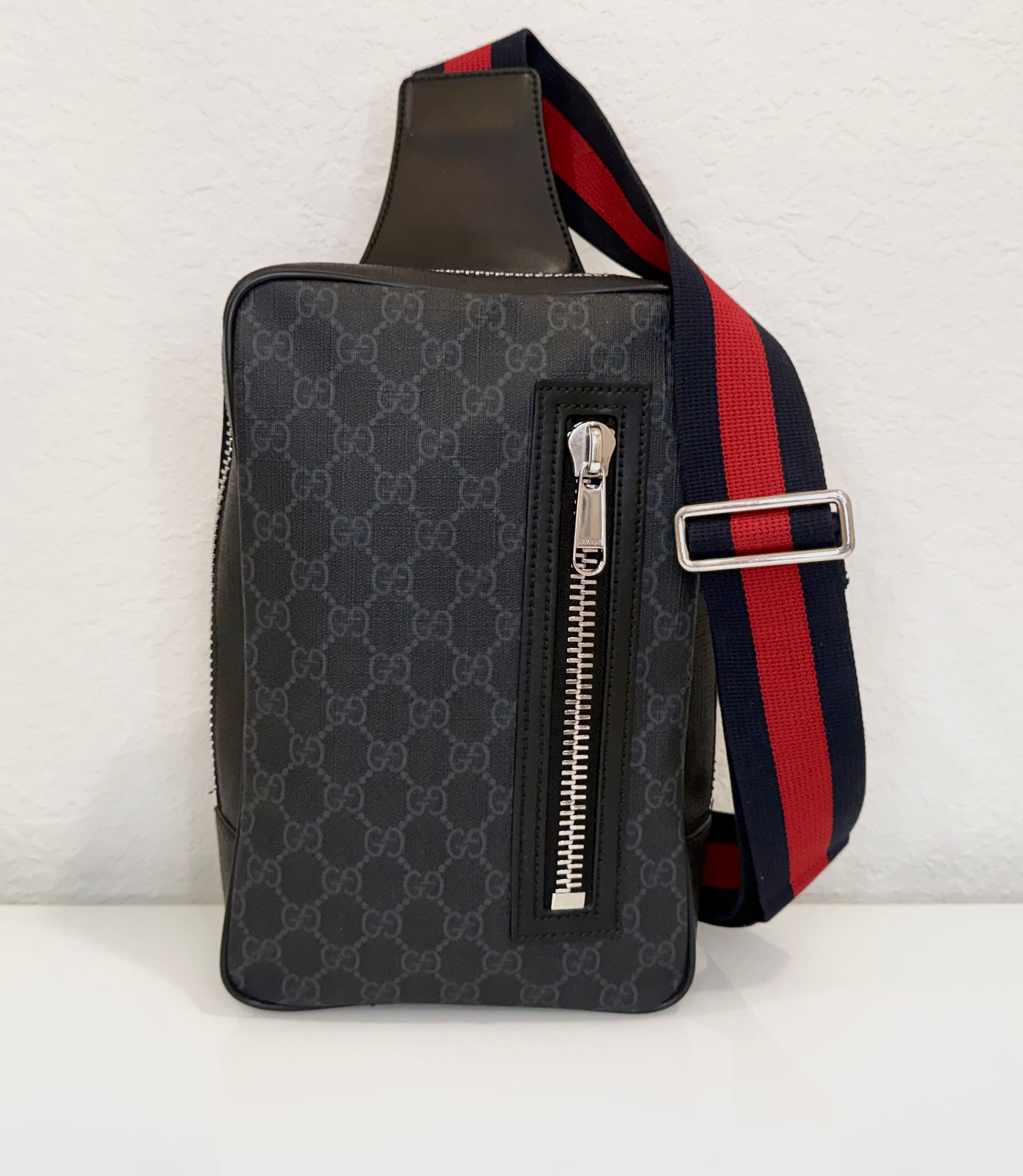 Gucci GG Supreme Sling Bag