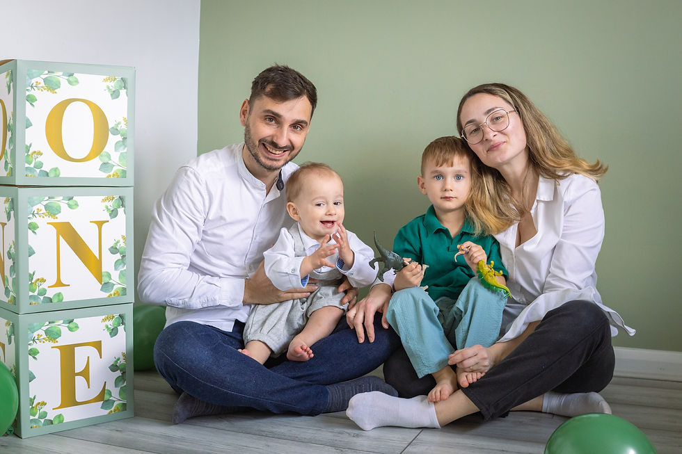 Family of 4 cake smash portrait