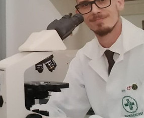 Eu no Microscopio.jpg