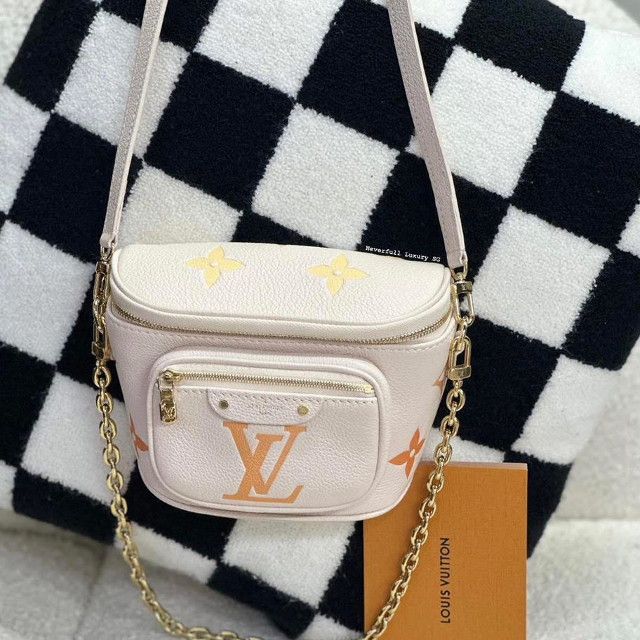 Louis Vuitton Bumbag By The Pool M82208