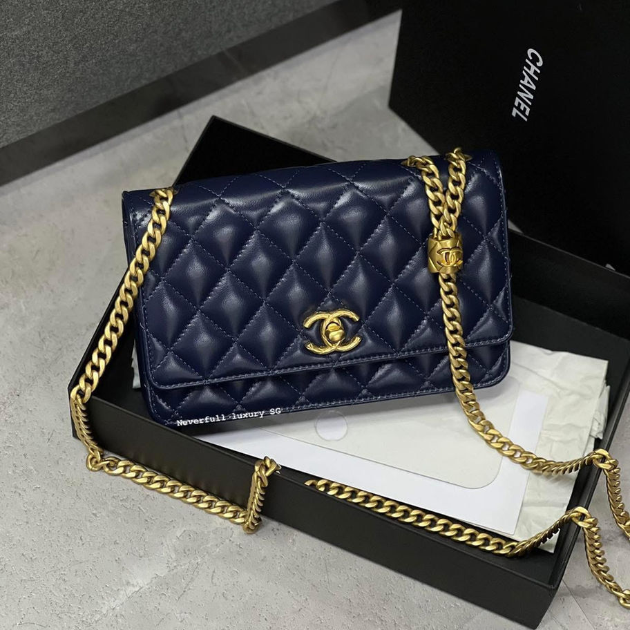 Navy quilted Chanel crossbody bag with gold chain