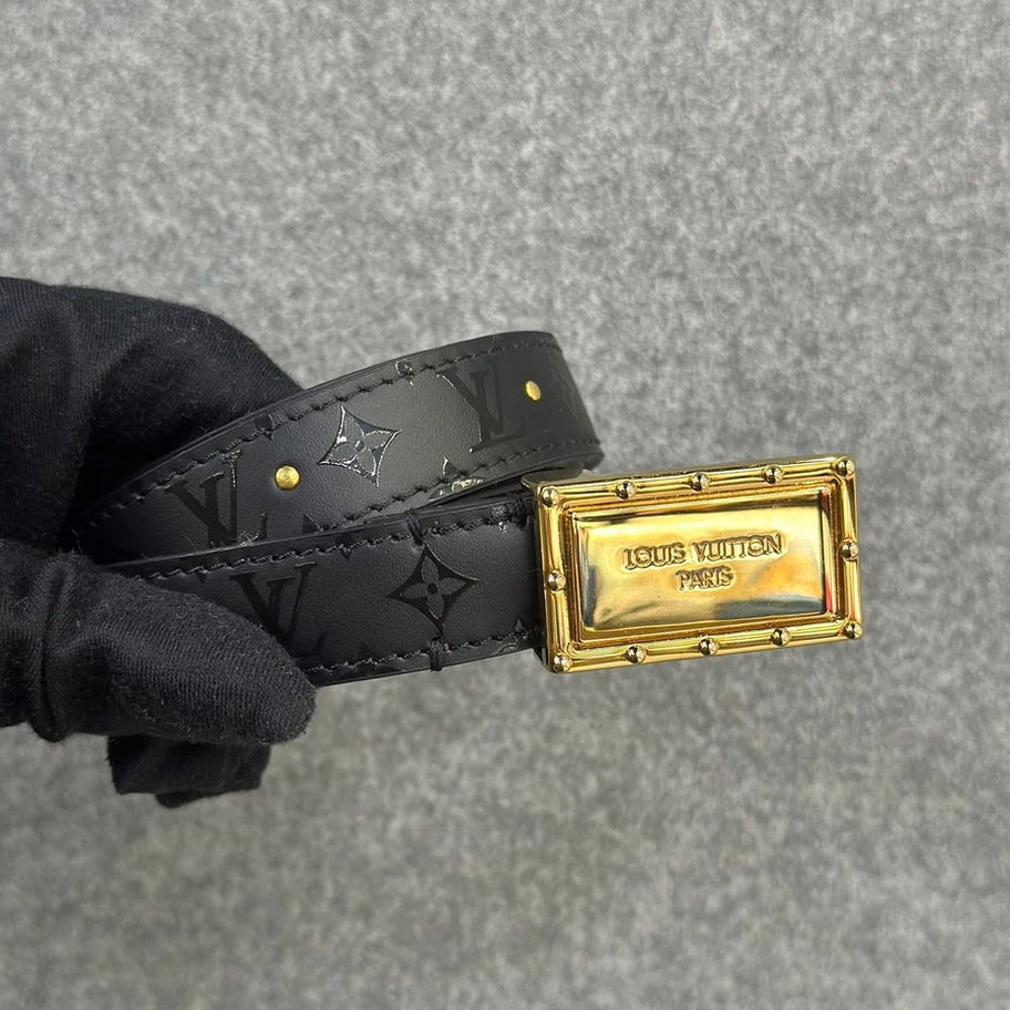 Louis Vuitton Initial Belt Logo View