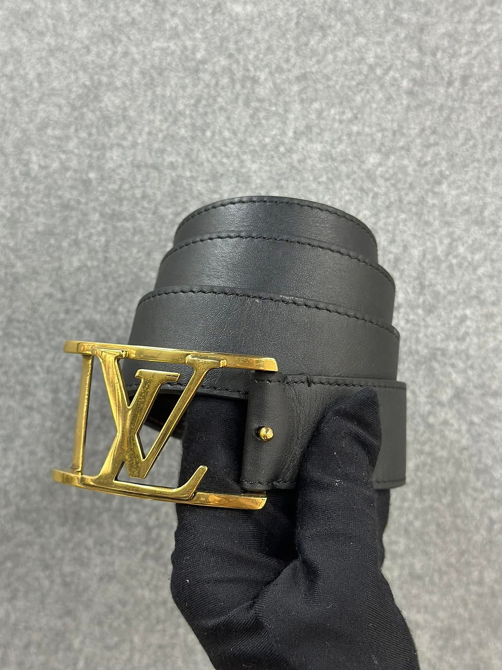 Black leather Louis Vuitton belt with gold buckle