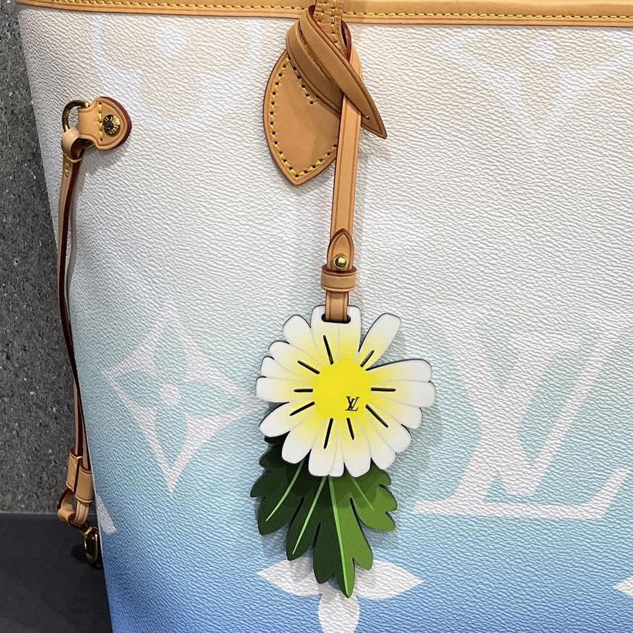 Louis Vuitton Neverfull MM "By the Pool" Collection Charm Close up  View