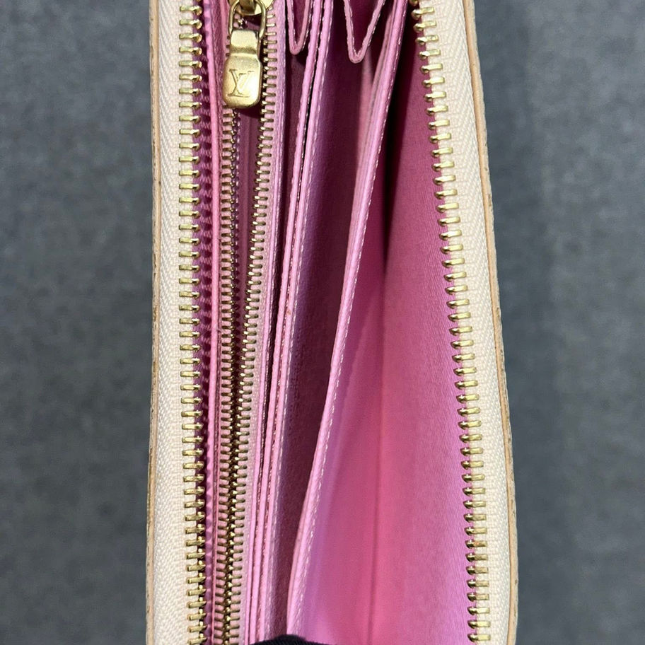 Louis Vuitton Zippy Long Wallet Interior View