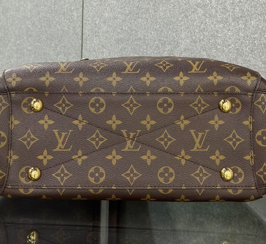 Louis Vuitton Montaigne MM Shoulder Bag Monogram Bottom View